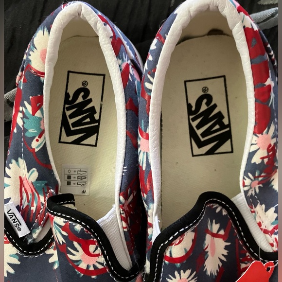 VANS Skaterboard Shoes Women’s sz 9 Slip-on Flowers +VANS graffiti-on-gray NEW - Picture 9 of 12
